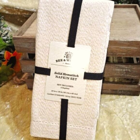 BLOWOUT TILL SOLDOUT Table Runner and napkins in Vanilla Ice Gold BEE & WILLOW - Picture 1 of 13